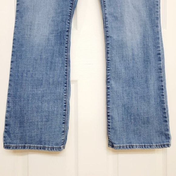 *SOLD*LEVI'S Women's Curvy Bootcut Mid Rise Medium - Picture 4 of 9